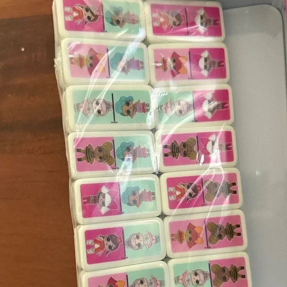 L.O.L. Surprise! Puzzle, Dominoes, and Scratch Fantastic Set - Pink, Gold, Black - Picture 2 of 4
